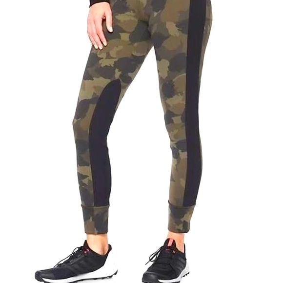 Athleta Pants - Athleta Camo 7/8 Leggings with Black Side Stripes Size S​​​​​​​​​​​​​​​